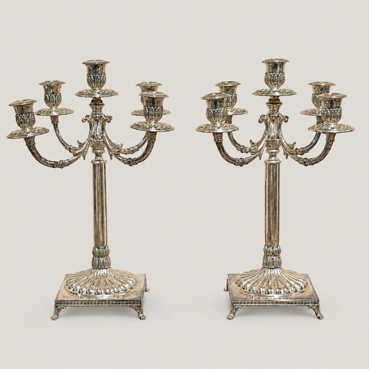 Candélabres Salvatore Borgia en argent 800 — photographie du catalogue MINERVE